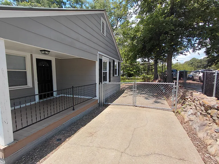 120 Elizabeth Ave — Photo 2