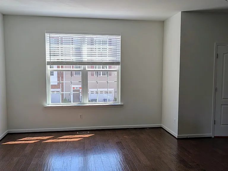 7821 Taggart Ct — Photo 41