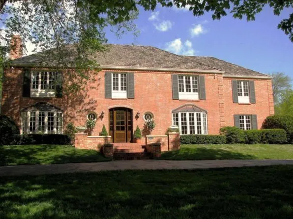 6530 Wenonga Rd, Mission Hills, KS 66208