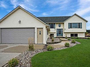 2337 Myrtle St, Reedsburg, WI 53959