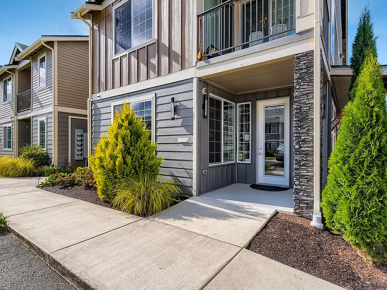 The Exterior of our Leasing Office at 5100 Summit Apartments