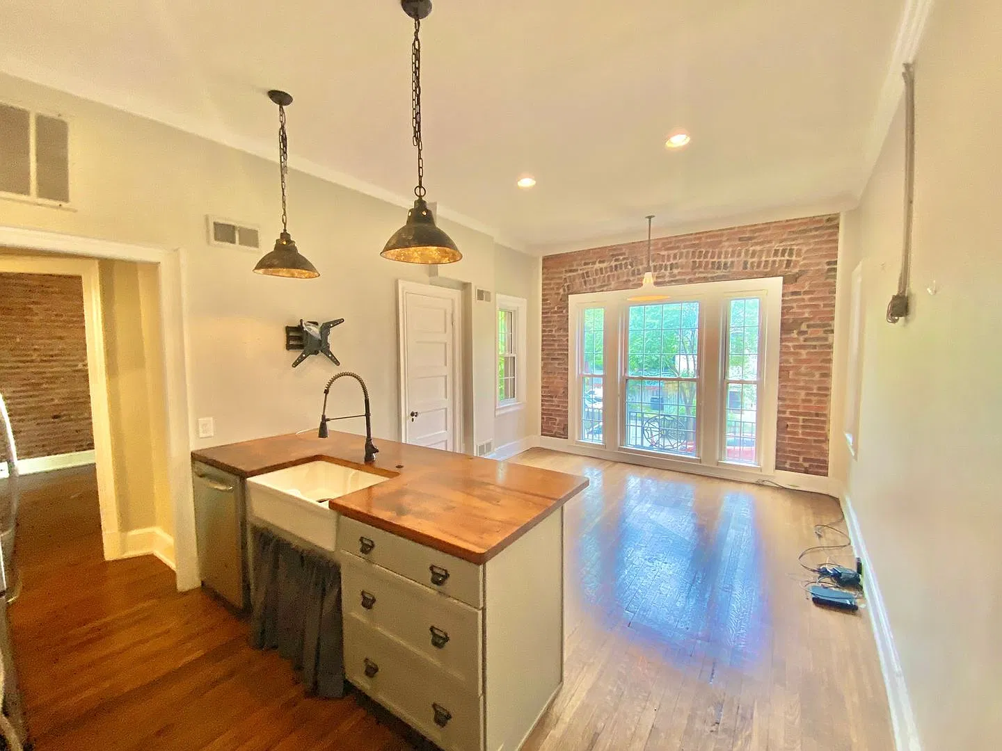 DuPont Industrial Style 1 Bedroom Condo in a Historic Boutique Building with Exposed Brick. — Photo 2