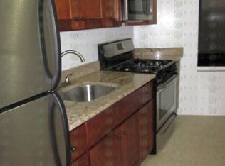 3320 Union St, Flushing, NY 11354