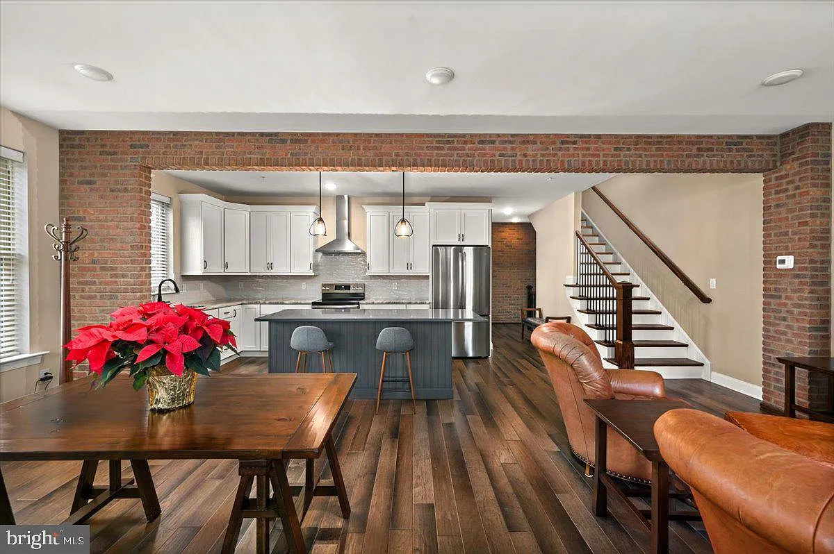 2 bed, 4.0 bath, 1638 sqft, $4,650 — Photo 4