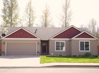 764 E 8th St, Molalla, OR 97038