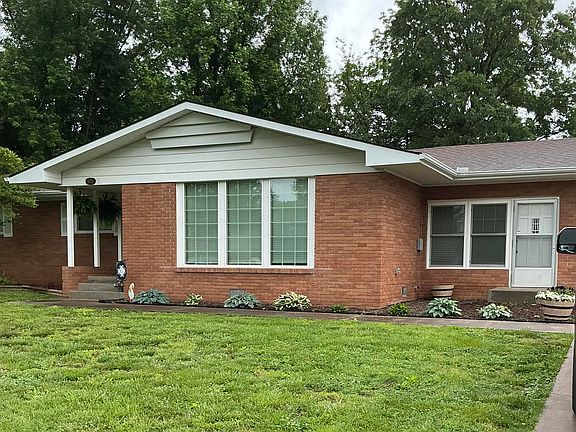 2nd image of 909 S Rosewood Drive