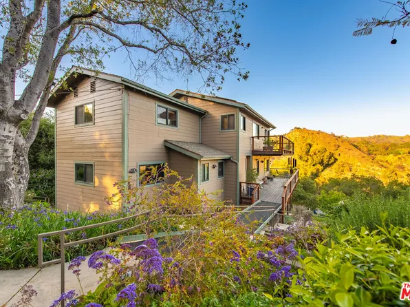 19818 Valley View Dr, Topanga, CA 90290