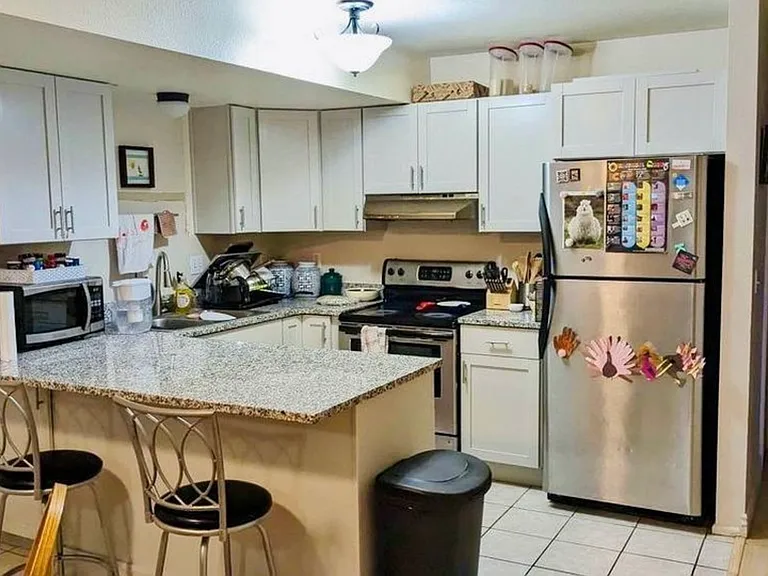 1709 Hickory Ln — Photo 3