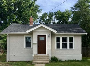 903 8th Ave NE, Minot, ND 58703