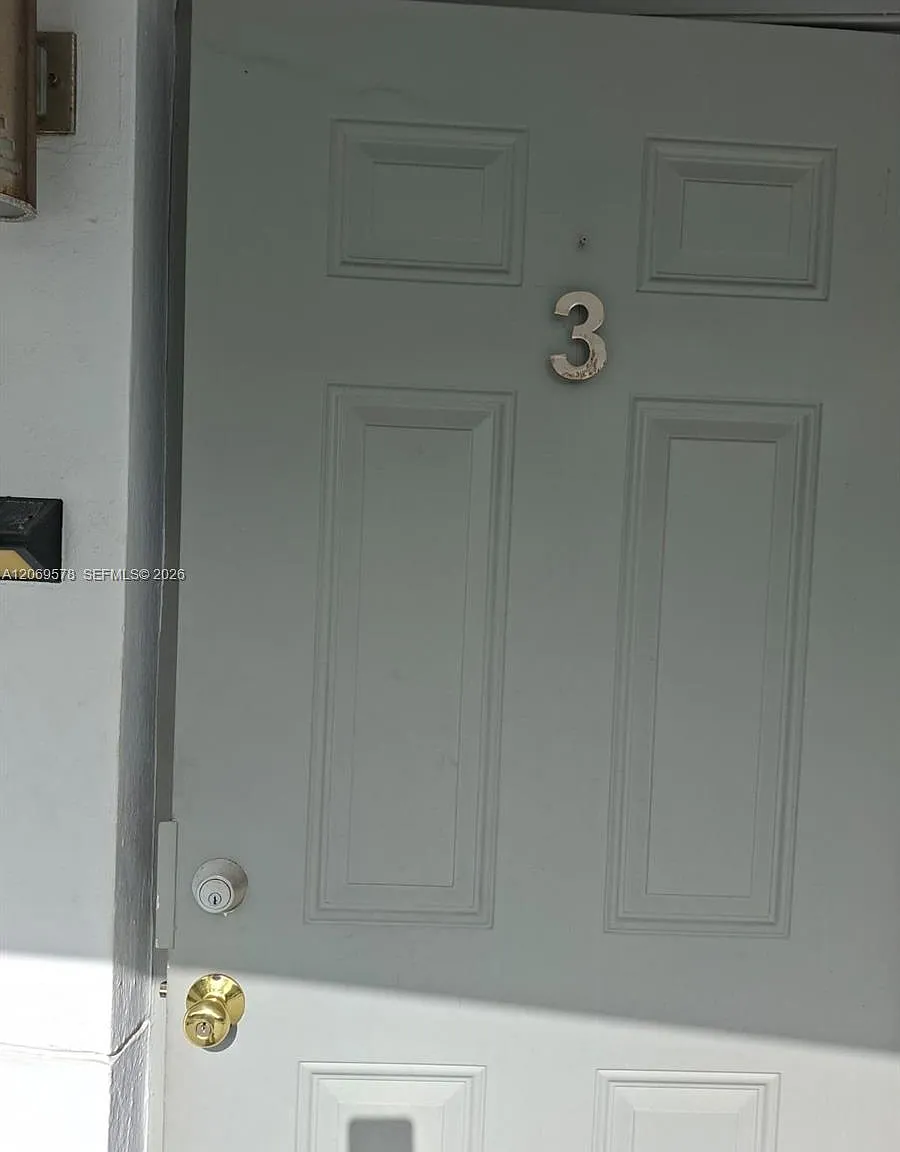 Hollywood Little Ranches — Photo 1
