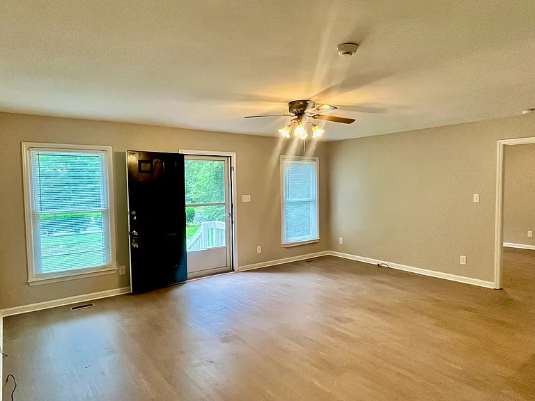 2330 Hillandale Rd — Photo 2