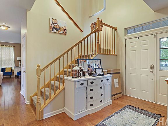 3rd image of 1083 Neuhaven Dr