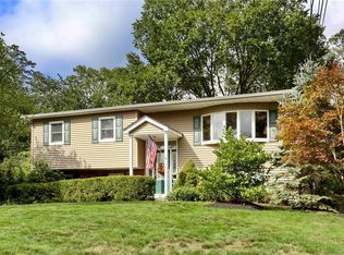 16 Oakwood Ln, Thiells, NY 10984