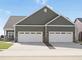 3401 Boulder Ridge Dr, Champaign, IL 61822