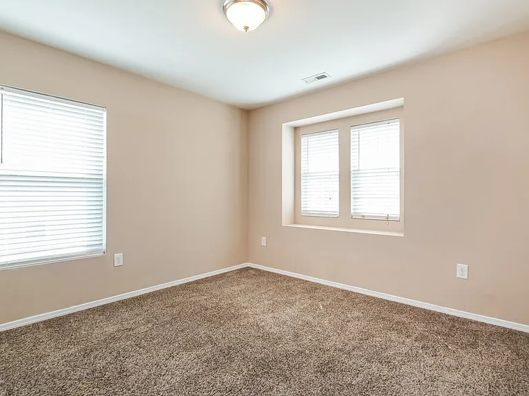 40 Norwich Dr — Photo 12