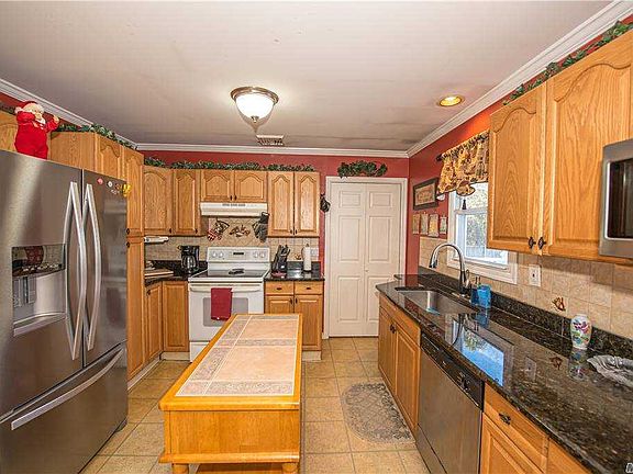 4th image of 269 Carlton Dr E