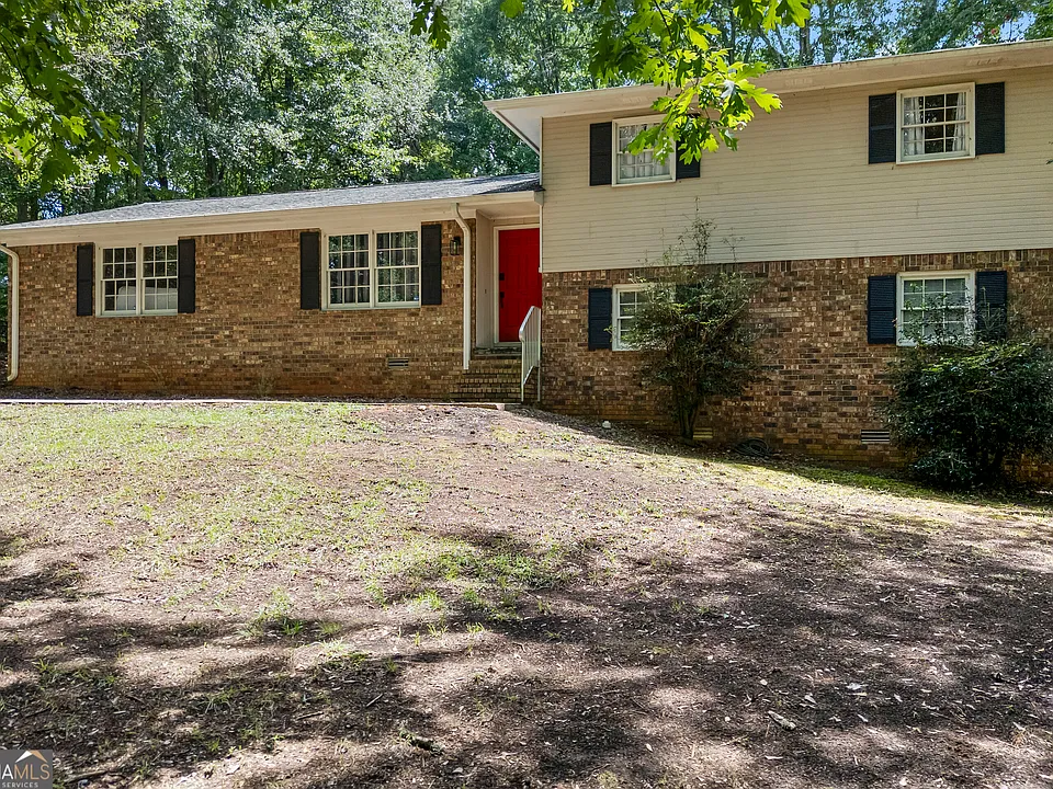 527 University Cir