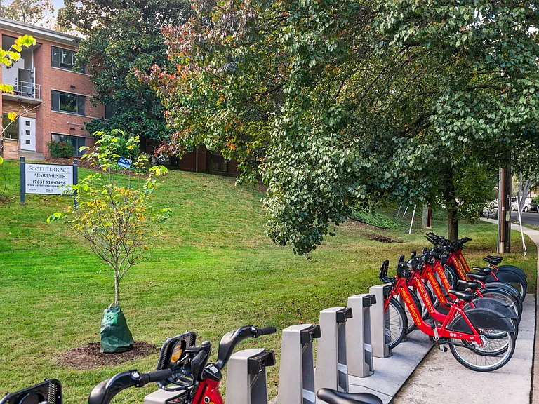 Scott Street Has An Unbeatable Location with Many Commute Options Nearby