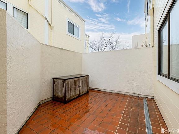 3rd image of 2185 Bush St #206-L