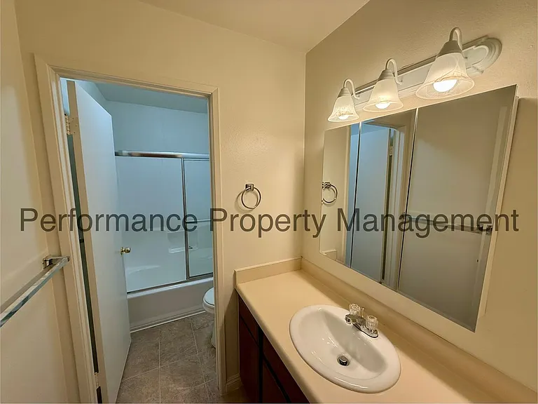 Crest View Apartments — Photo 9