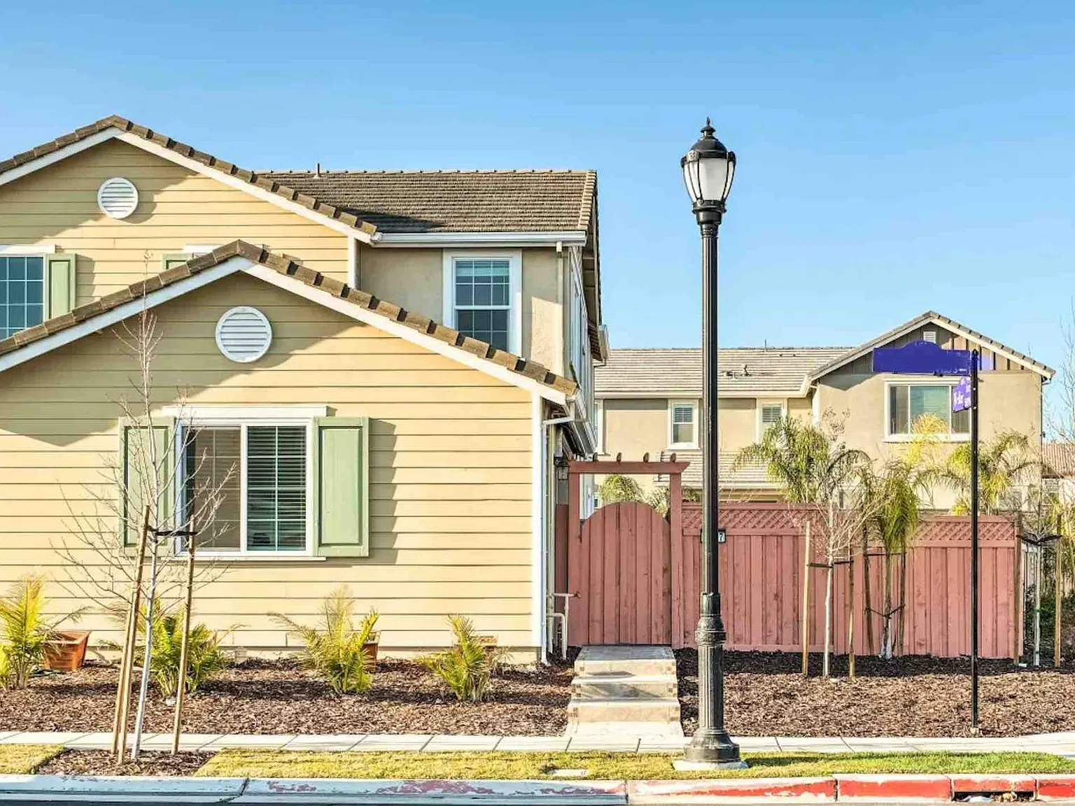 1427 S Wilshire Ave — Photo 2