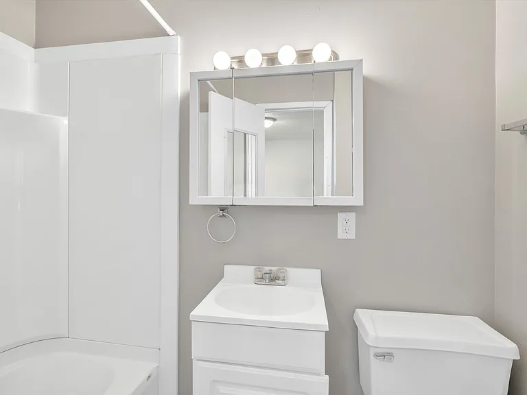 Richardt Apartments — Photo 7