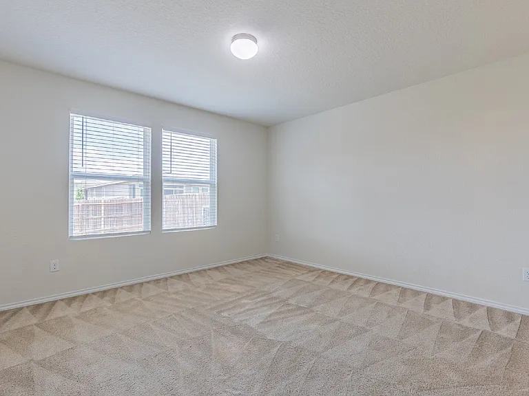 10203 Reyes Hts — Photo 18