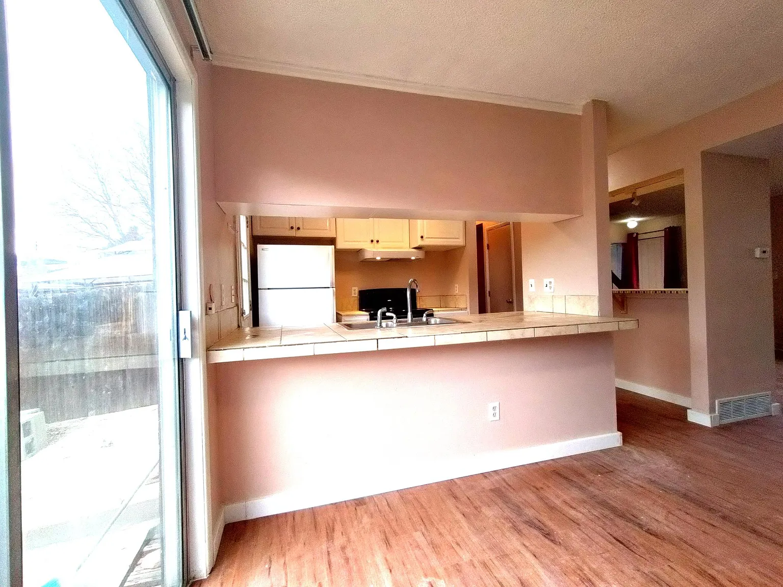 3 bed, 1900 sqft, $2,695 — Photo 3