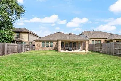 18716 Laurel Hills Dr — Photo 32