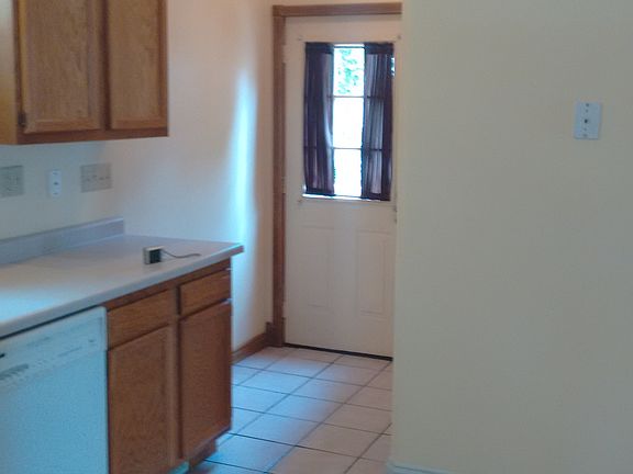 4th image of 106 Greenwich St