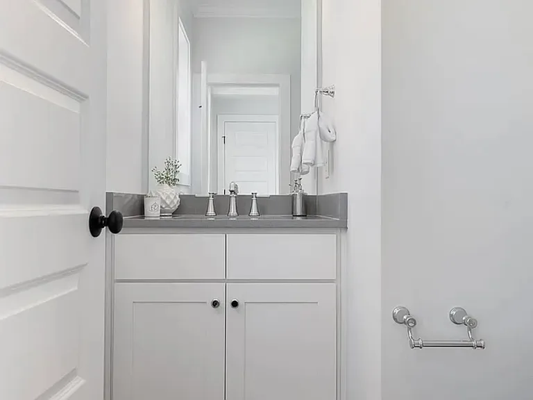 2305 Harvard Ave — Photo 9