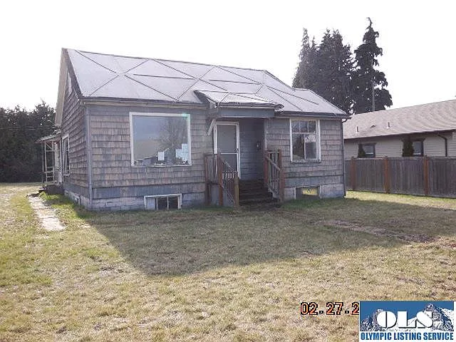 1028 E 3rd St photo 1