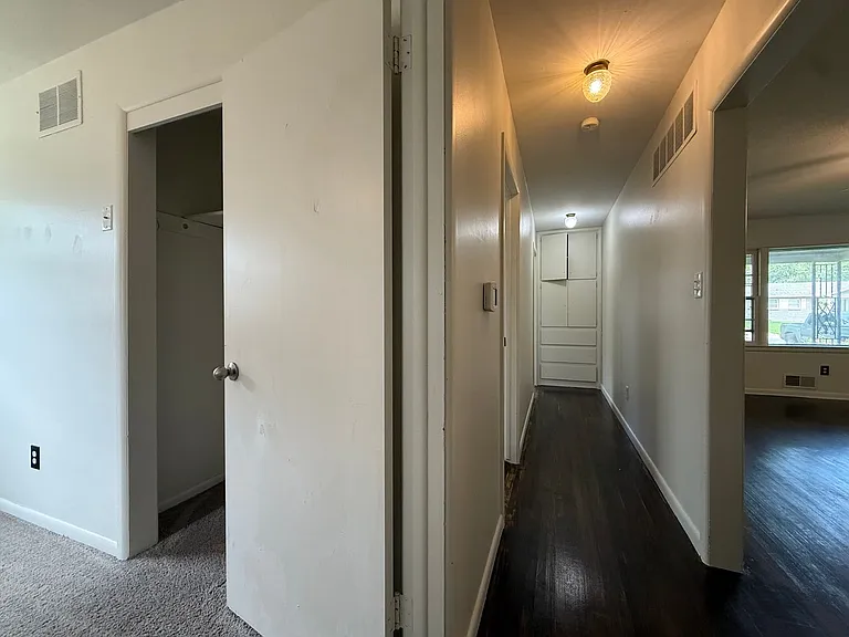 348 S Derby Ave — Photo 6