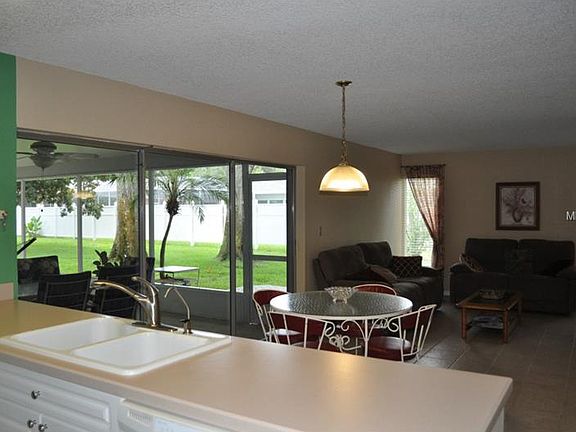 4th image of 2659 Clubhouse Dr N