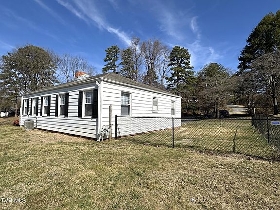 5th image of 102 Woodland Dr