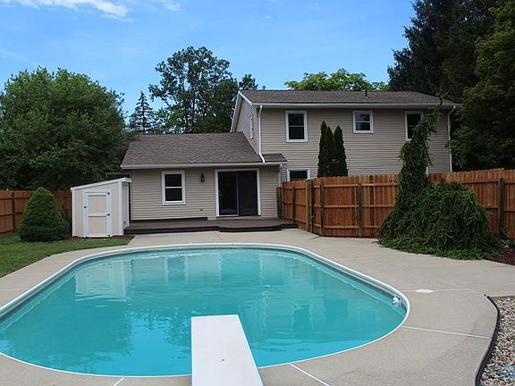 3rd image of 807 Lois Clarke Ln