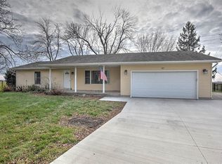 317 Westgate Ct, Warrensburg, IL 62573