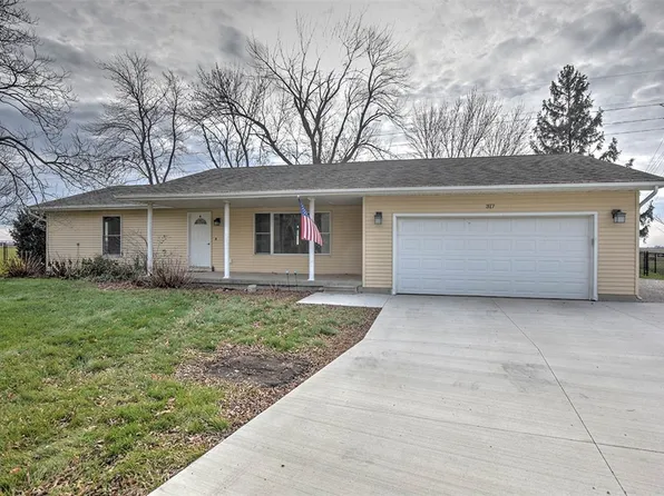 317 Westgate Ct, Warrensburg, IL 62573