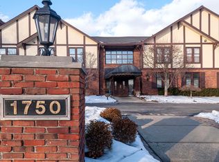 1750 Vernier Rd APT 10, Grosse Pointe Woods, MI 48236