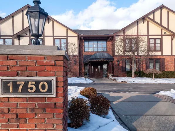 1750 Vernier Rd APT 10, Grosse Pointe Woods, MI 48236