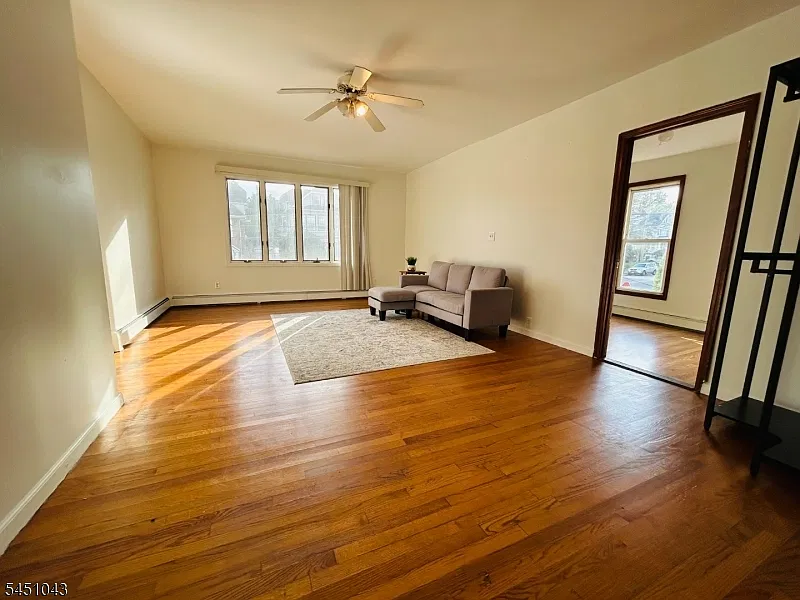 3 bed, 1.0 bath, $2,400 — Photo 3
