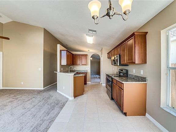 5th image of 4037 Shawn Cir