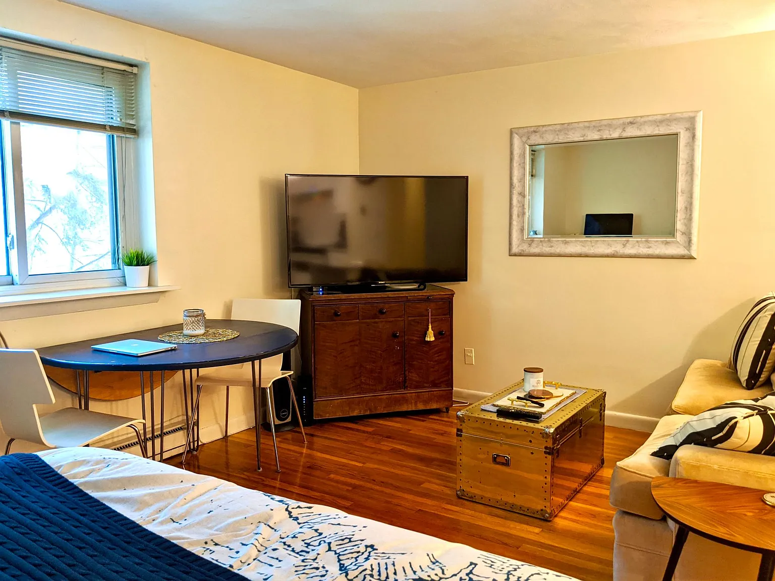 Studio, 425 sqft, $1,950 — Photo 3