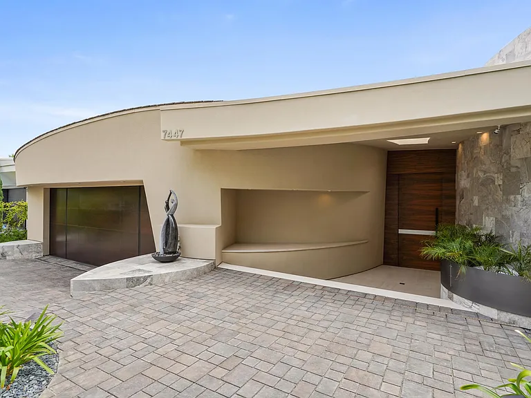 7447 Hillside Dr — Photo 34