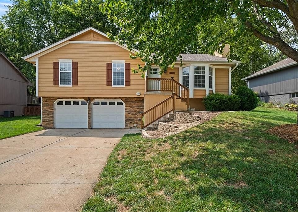1st image of 1712 NE Whitestone Dr