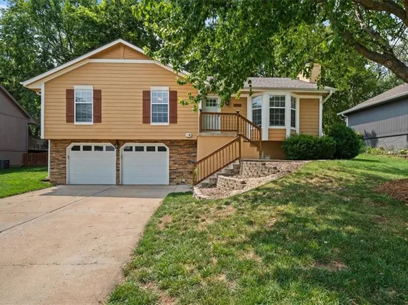 1712 NE Whitestone Dr, Lees Summit, MO 64086