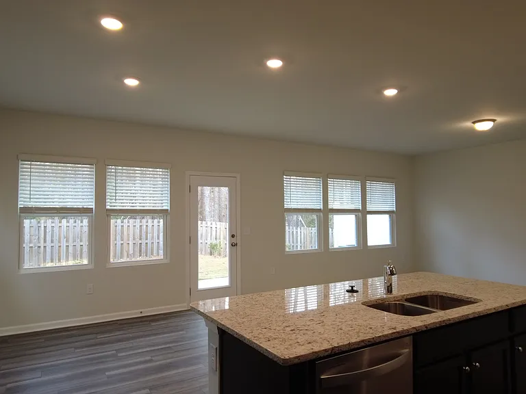 806 McKenzie Park Ter — Photo 11