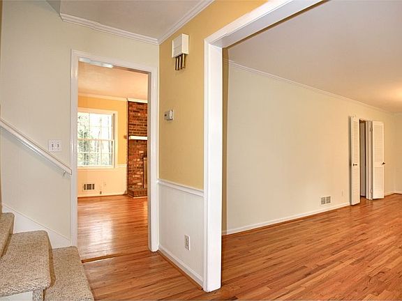 Foyer w/Coat Closet, Living Room/Dining Room To The Right