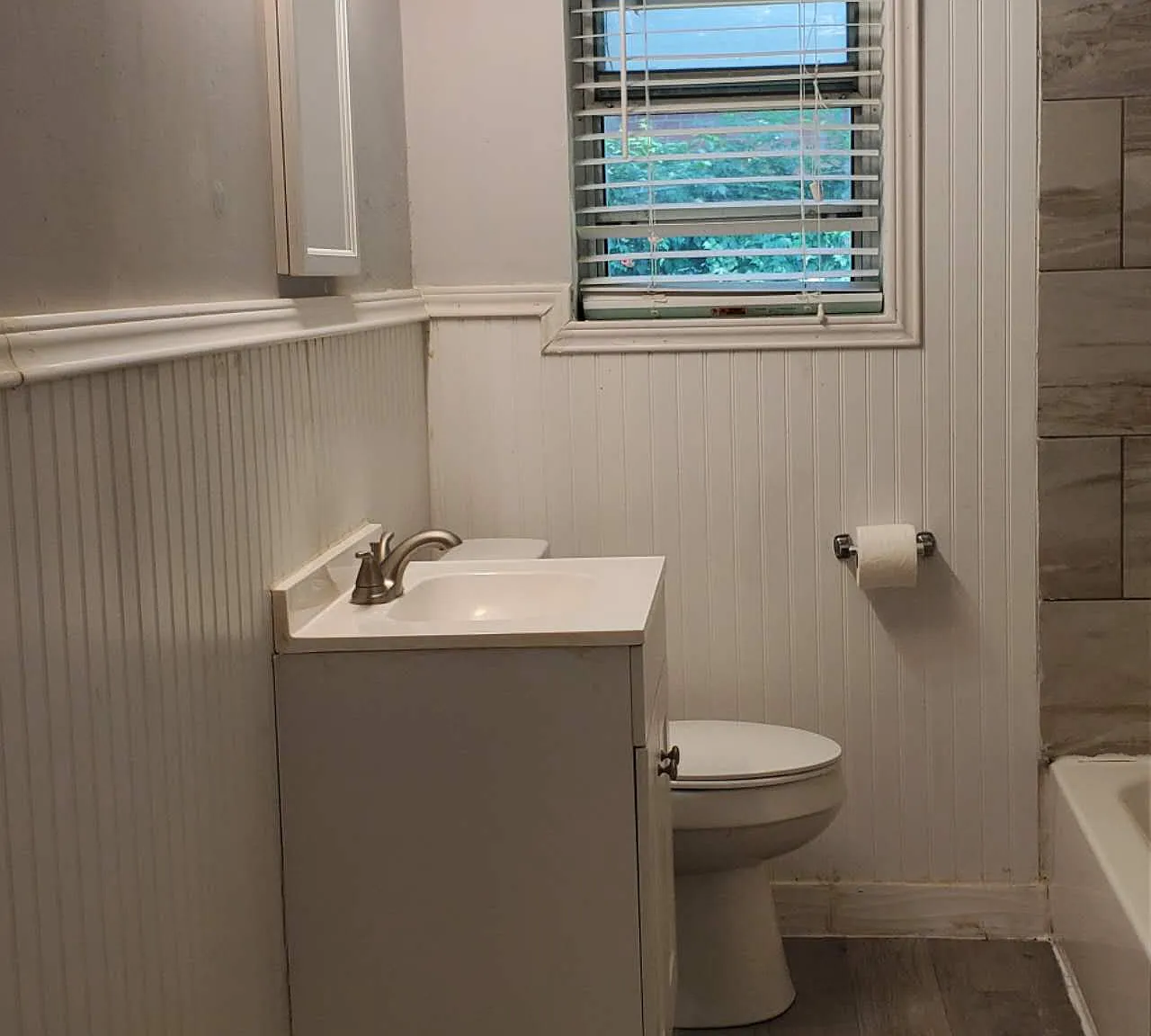 427 Royal Crest Dr — Photo 4