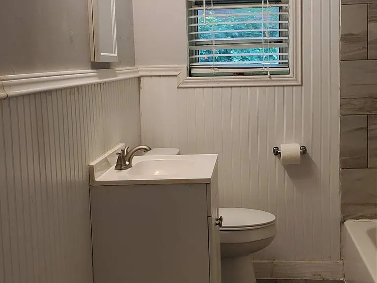 427 Royal Crest Dr — Photo 4